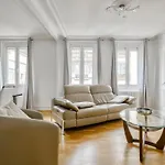 Apartment Near Arc De Triomphe