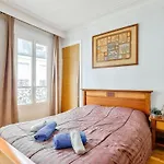 Apartment Near Arc De Triomphe