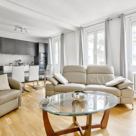 Apartment Near Arc De Triomphe